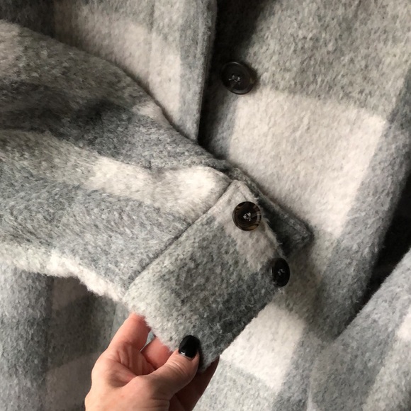 H&M • BLOGGERS FAVORITE Long Oversized Shacket Coat in Gray & White Plaid - Picture 13 of 16